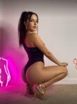 Stripper en Madrid para fiestas privadas - camarera sexy