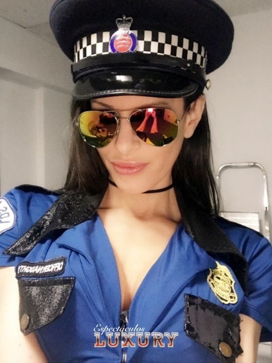 disfraz sexy de stripper policia en Barcelona