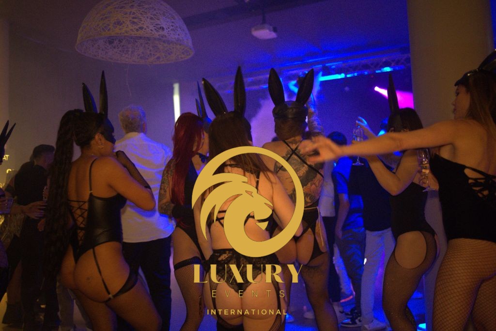 Fiesta Playboy con Conejitas – Luxury Shows Fiesta Playboy con conejitas sexy en evento real a domicilio en España