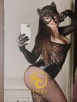 Stripper show erótico Madrid — disfraz gato medias rejilla 2026