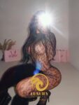 Stripper Madrid boudoir — show íntimo traje encaje negro fur coat