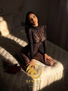 Masajes Eróticos en Alicante | Espectáculos Luxury 3 Esmeralda · Masajista profesional en Alicante