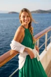 Hostess en Bilbao para eventos privados: en cubierta de yate en alta mar | Espectáculos Luxury