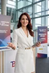 Vega, hostess en Barcelona en stand de congreso premium | Espectáculos Luxury