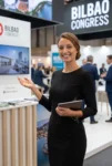Sara, hostess en Bilbao en stand de congreso y feria | Espectáculos Luxury